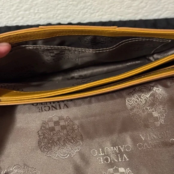 Vince Camuto Hannah Messenger Yellow Shoulder Bag - Picture 10 of 13